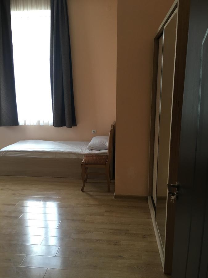 Kmg Hotel Khashuri Esterno foto