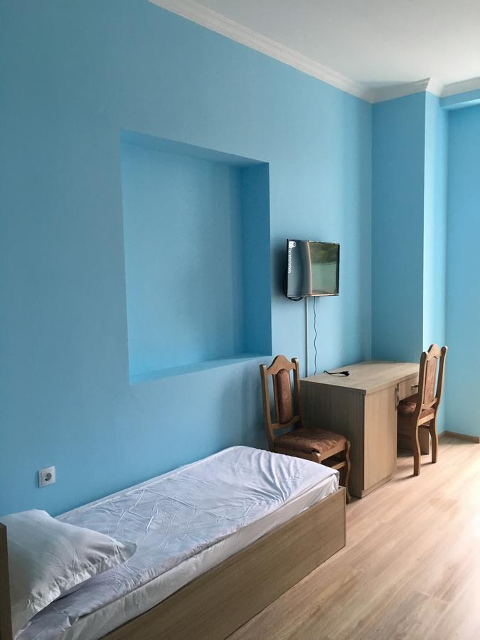 Kmg Hotel Khashuri Esterno foto