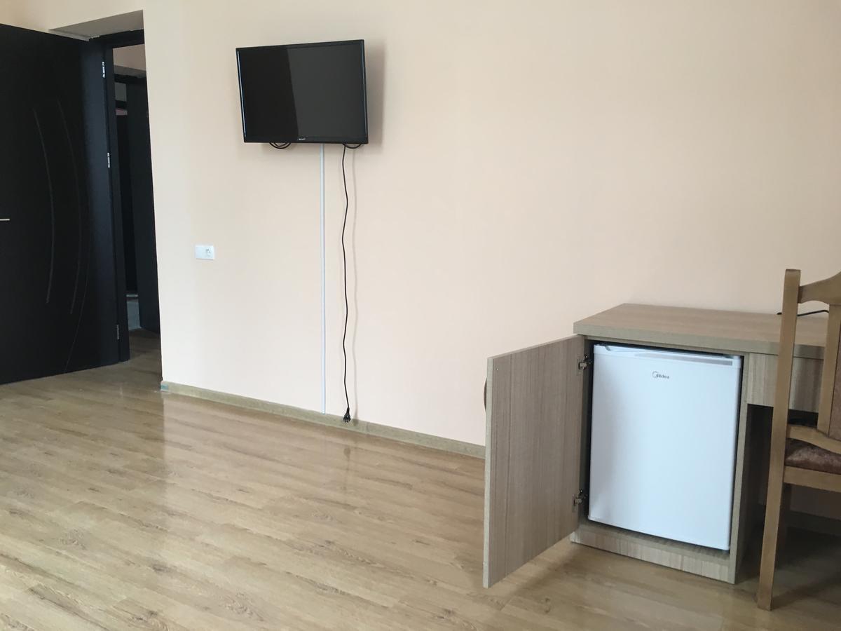 Kmg Hotel Khashuri Esterno foto