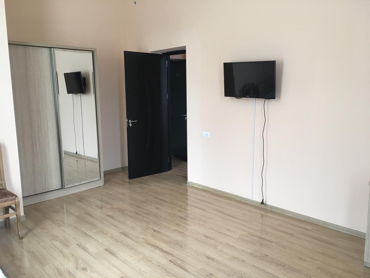 Kmg Hotel Khashuri Esterno foto