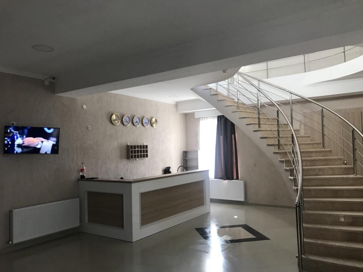 Kmg Hotel Khashuri Esterno foto