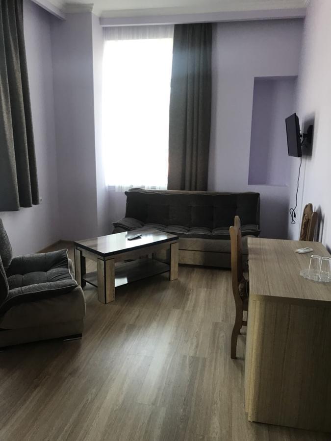 Kmg Hotel Khashuri Esterno foto