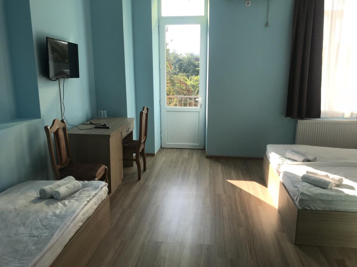 Kmg Hotel Khashuri Esterno foto